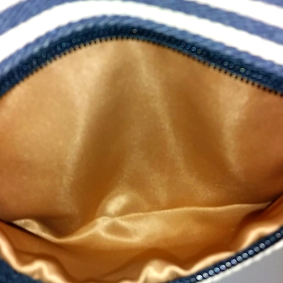 💇 Stylist Crossbody - Picture 3 of 8